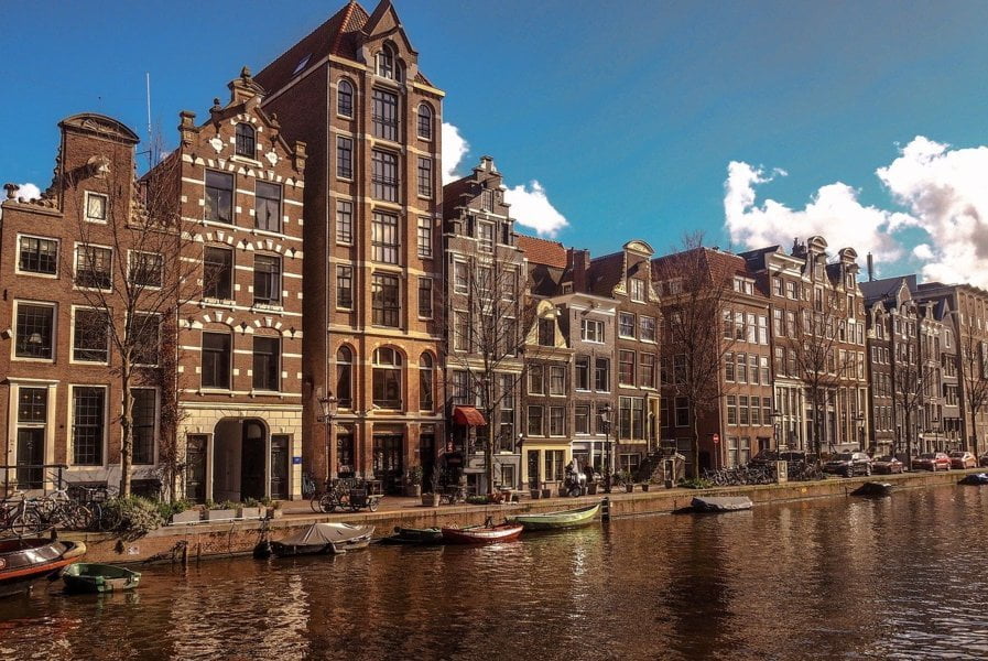Walking the romantic views of Amsterdam
