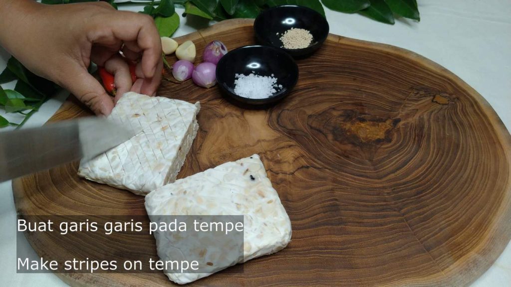 make stripes in the tempeh