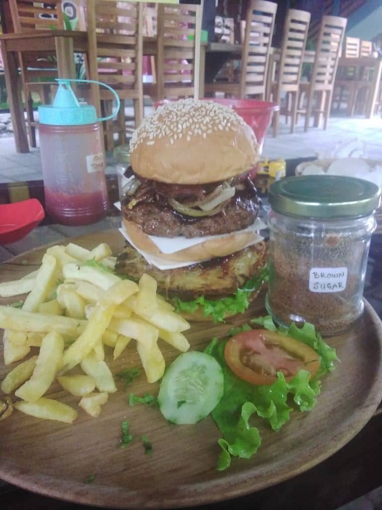 biggest burger in Bali (sultan burger)